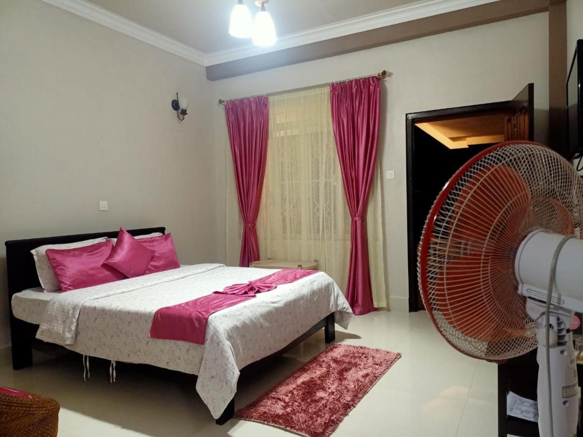 The Escapade Inn 乞拉朋齐 外观 照片