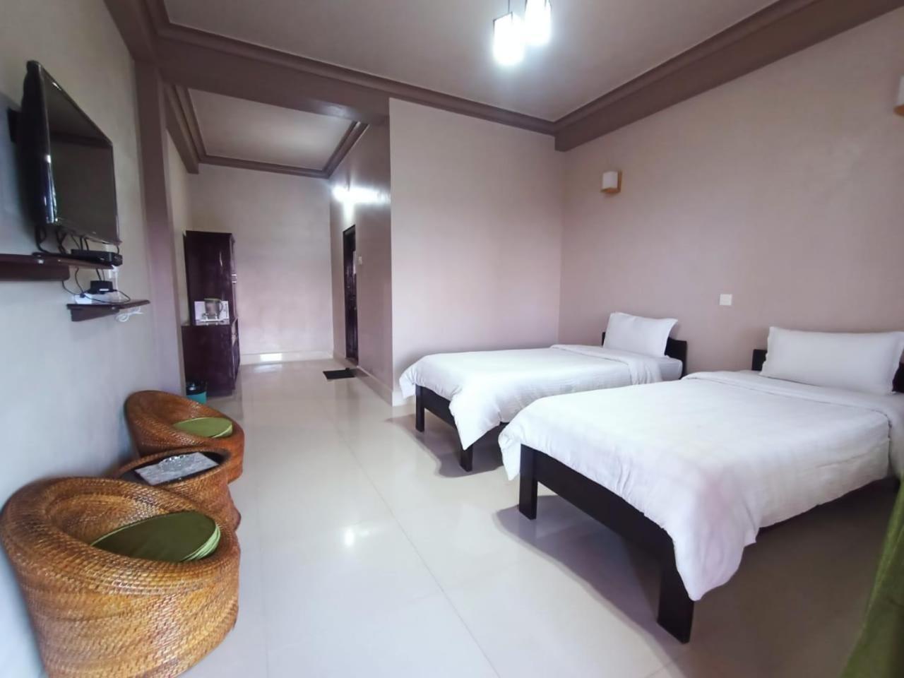 The Escapade Inn 乞拉朋齐 外观 照片